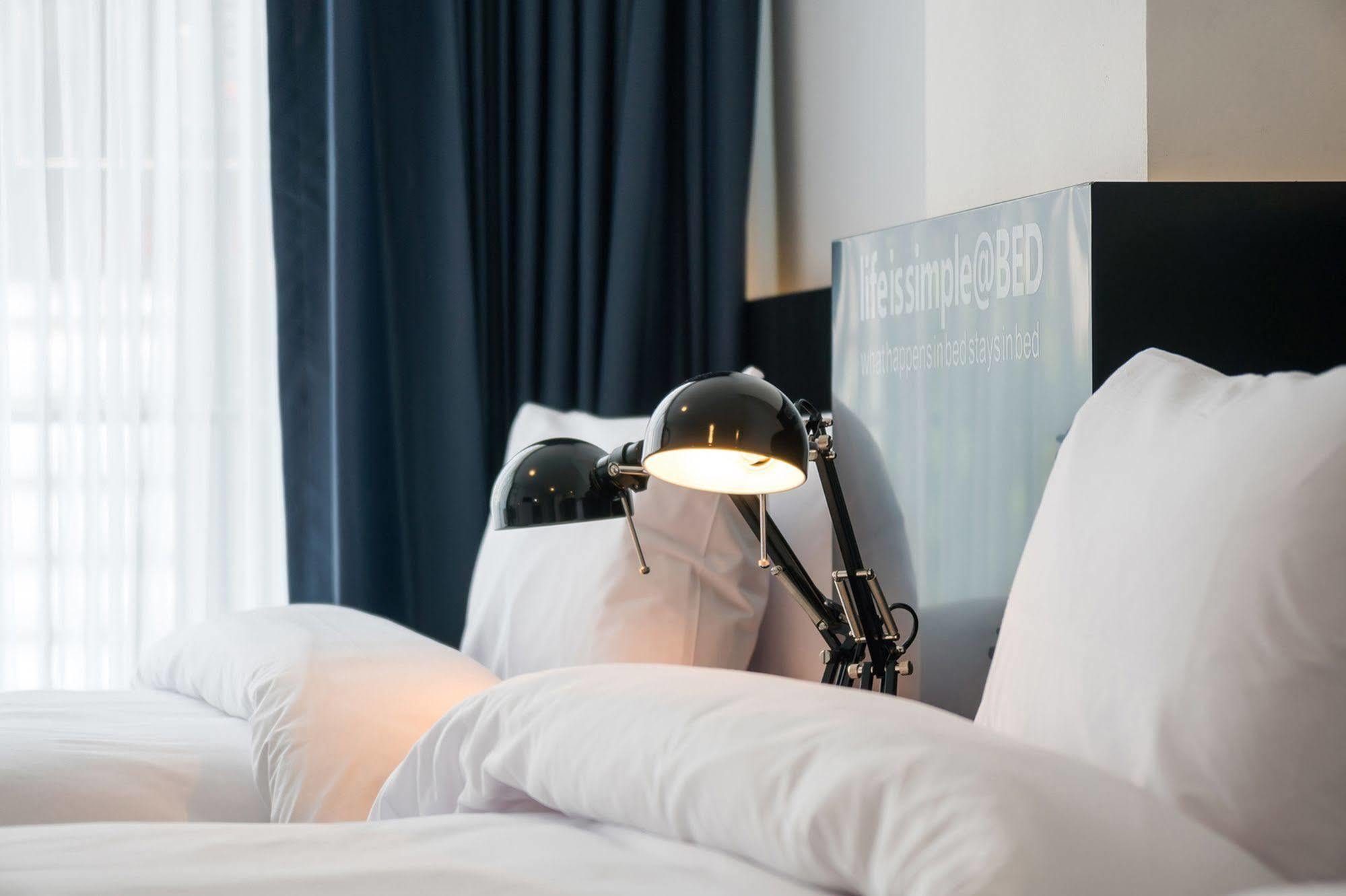 Отель Bed Chiangmai Gate- Adults Only Чиангмай Экстерьер фото