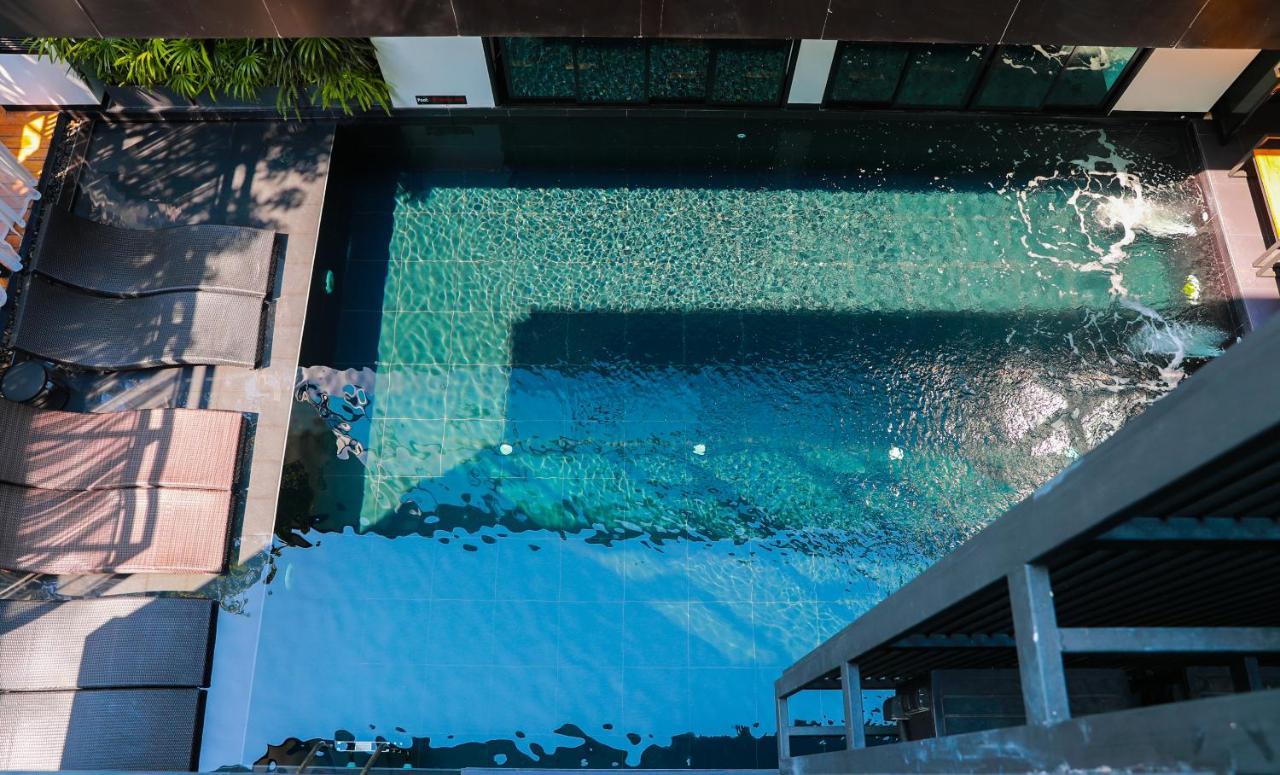 Отель Bed Chiangmai Gate- Adults Only Чиангмай Экстерьер фото